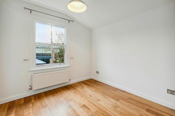 2 Bedroom Flat To Rent In Binns Road, London, W4