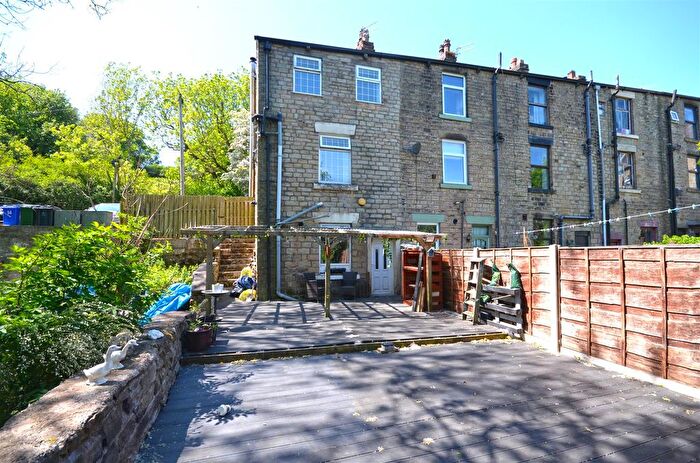 4 Bedroom End Of Terrace House For Sale In Stamford Road, Mossley, OL5