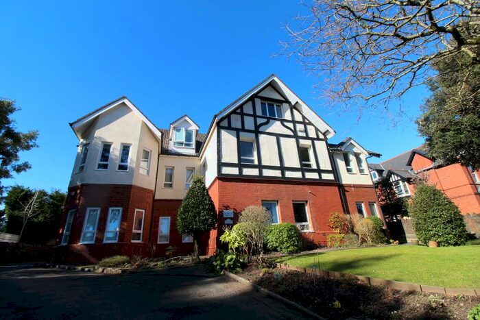 2 Bedroom Flat To Rent In Fairwater Road, Llandaff North, Cardiff, CF5