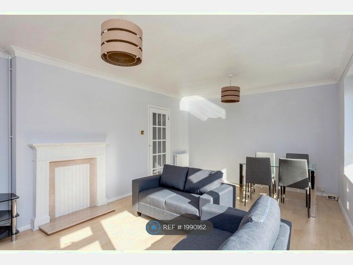 2 Bedroom Flat To Rent In Rathmell Drive, London, SW4