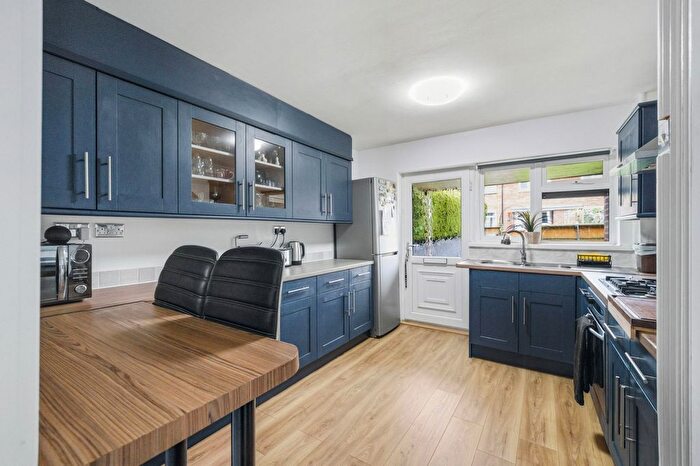 3 Bedroom Terraced House For Sale In Sycamore Place, Cardiff, CF5