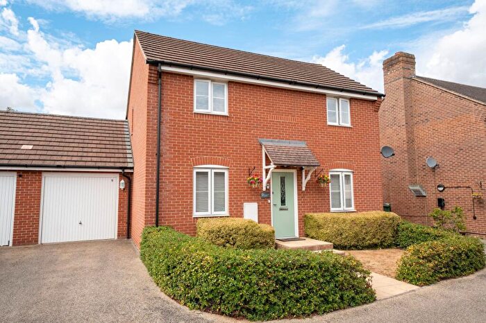 3 Bedroom Detached House For Sale In Boreway Close, Andover, SP11