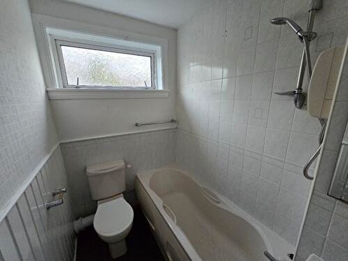 2 Bedroom Flat To Rent In Deveron Crescent, Dundee, DD2
