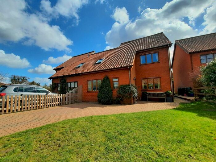 4 Bedroom Semi-Detached House For Sale In Sawmill Lane, Nacton, Ipswich, IP10