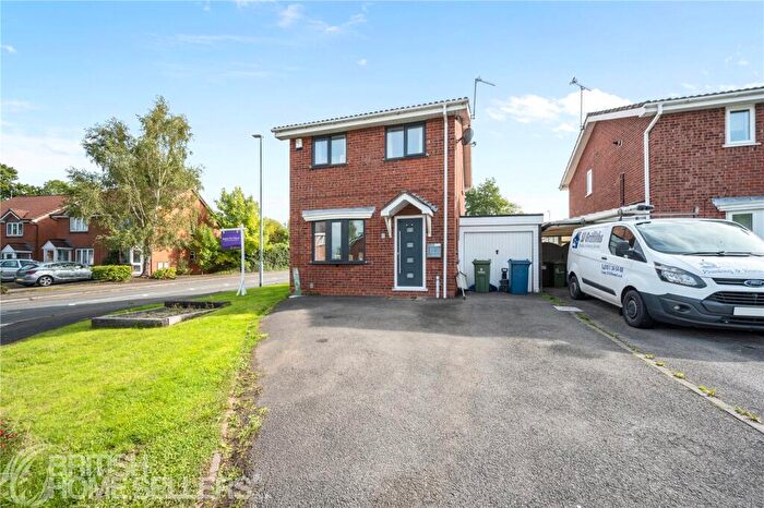 3 Bedroom Detached House For Sale In Carisbrooke Drive, Stafford, Staffordshire, ST17