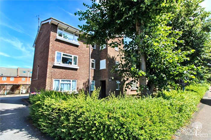 2 Bedroom Apartment For Sale In Grange Court, Newbury, Berkshire, RG14