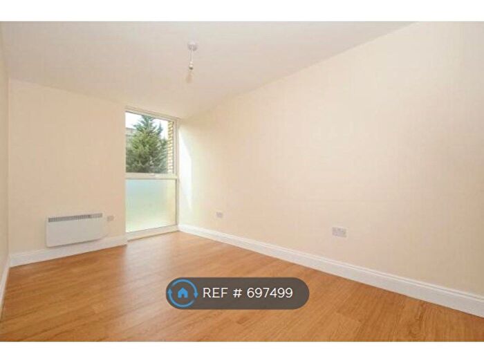 2 Bedroom Flat To Rent In York House, London, RM1