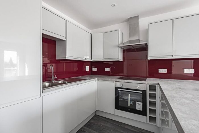 2 Bedroom Apartment To Rent In West Byfleet, Surrey, KT14