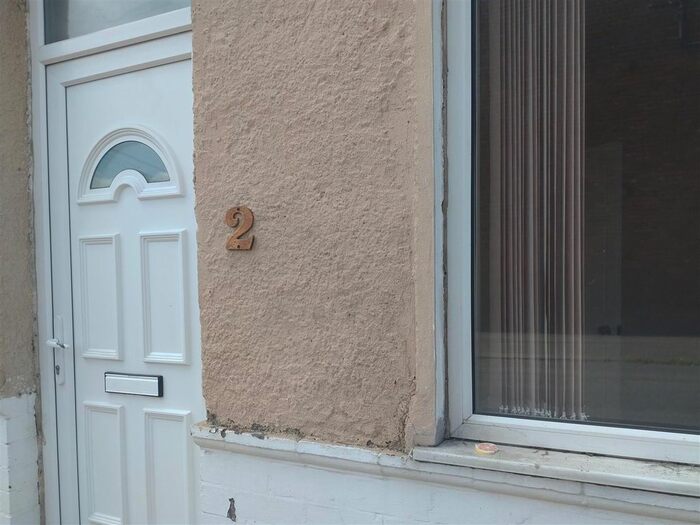 2 Bedroom Property To Rent In Balne Avenue, Wakefield, WF2