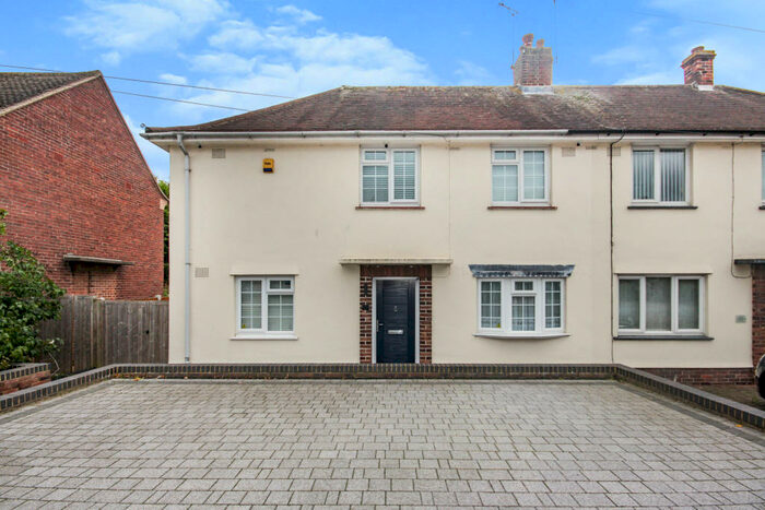 3 Bedroom Semi-Detached House To Rent In Byron Road, Chelmsford, CM2