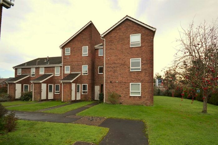 1 Bedroom Flat To Rent In Norman Court, Chatsworth Road, Chichester, West Sussex, PO19