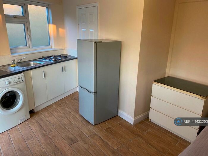 Studio To Rent In Orchard Crescent, Edgware, HA8