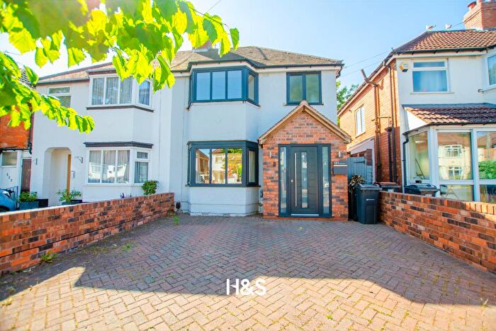 3 Bedroom Semi-Detached House To Rent In Sandgate Road, Birmingham, B28