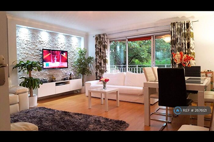 2 Bedroom Flat To Rent In Beckenham Grove, Bromley, BR2