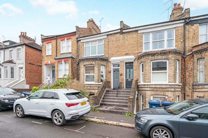 3 Bedroom Flat To Rent In Brownlow Road, Finchley Central, London, N3