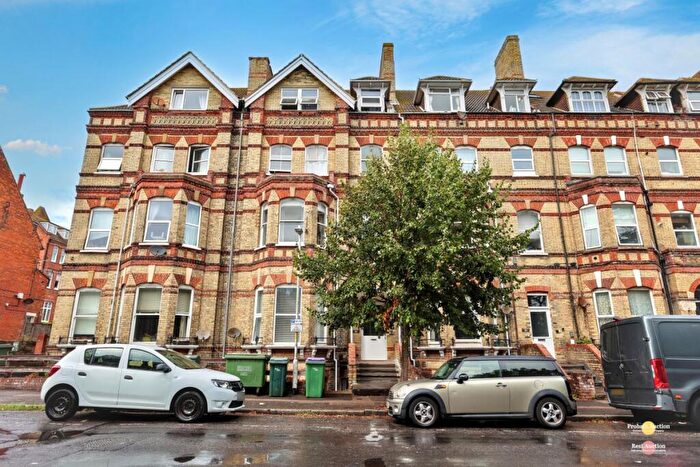 2 Bedroom Apartment For Sale In Flat Laburnham Court, - Westbourne Gardens, Folkestone, Kent, CT20