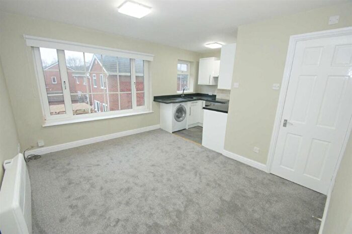 1 Bedroom Flat To Rent In Abbeydale Grove, Kirkstall, Leeds, LS5