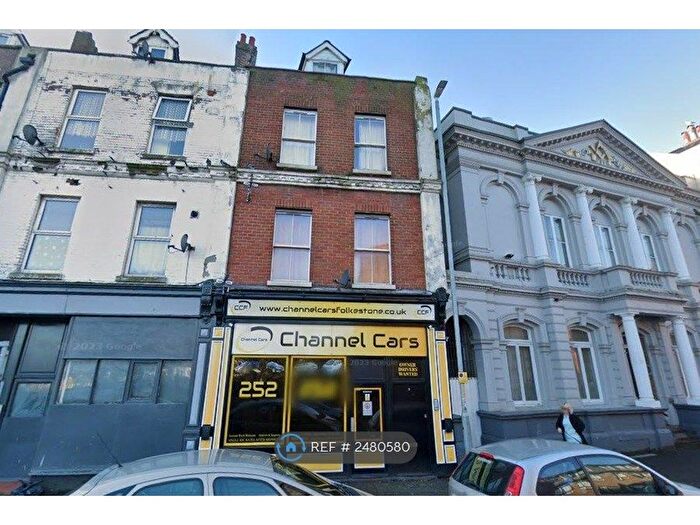 3 Bedroom Flat To Rent In Grace Hill, Folkestone, CT20