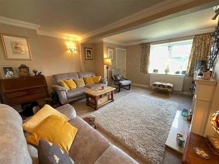 3 Bedroom Terraced House For Sale In Dreaken Fold, West Ayton, Scarborough, YO13