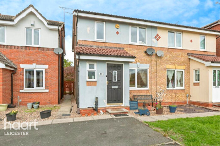 3 Bedroom Semi Detached House For Sale In Newham Close, Leicester, LE4