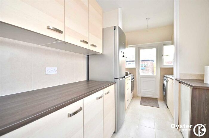 3 Bedroom Semi Detached House To Rent In Milton Grove, London, N11