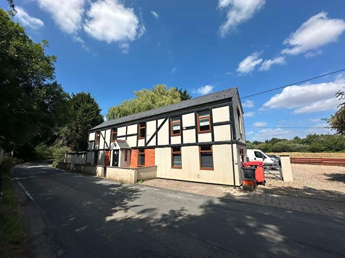 6 Bedroom Detached House For Sale In Highworth Road, South Marston, Swindon, SN3