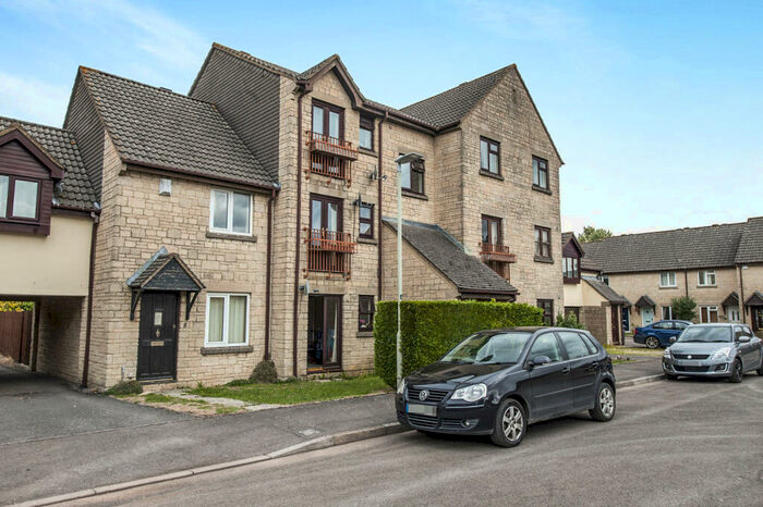 1 Bedroom Flat To Rent In Woodhouse Close, Cirencester, GL7