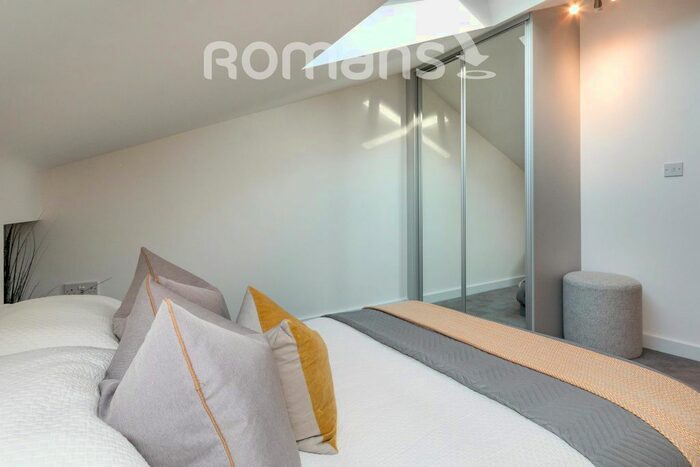 1 Bedroom Flat To Rent In Green Lane, Bagshot, GU19