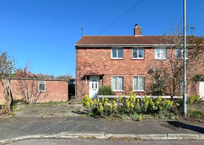 3 Bedroom Semi Detached House For Sale In Stanesfield Close, Cambridge, CB5