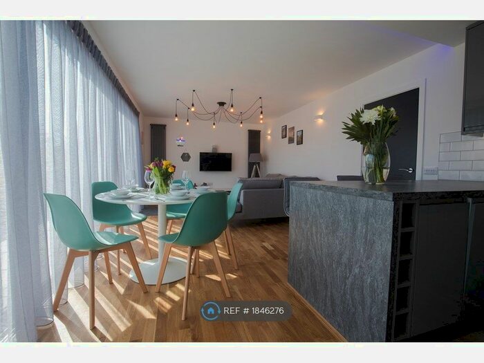 3 Bedroom Flat To Rent In Gladstone Road, Broadstairs, CT10