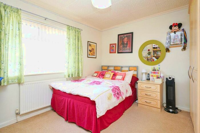 3 Bedroom End Of Terrace House For Sale In Brocklesby Drive, Allerton, Bradford, BD15