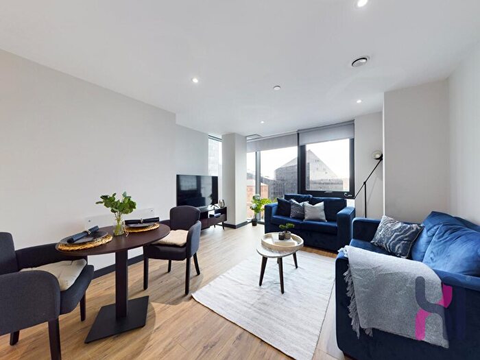 2 Bedroom Flat To Rent In Strand Plaza, Drury Lane, L2