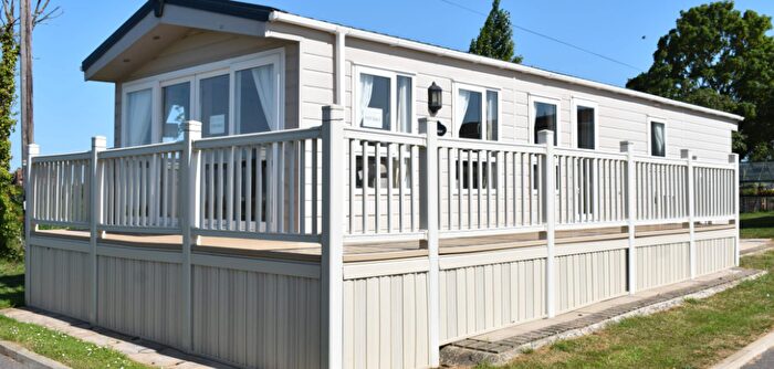 2 Bedroom Mobile/park Home For Sale In East End Road, Bradwell-On-Sea, Southminster, CM0