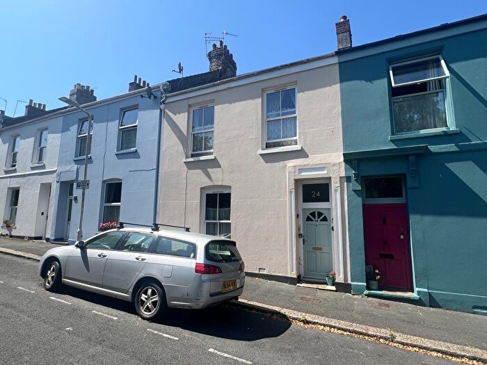 1 Bedroom Flat For Sale In Ground Floor Flat, Admiralty Street, Stonehouse, Plymouth, Devon, PL1