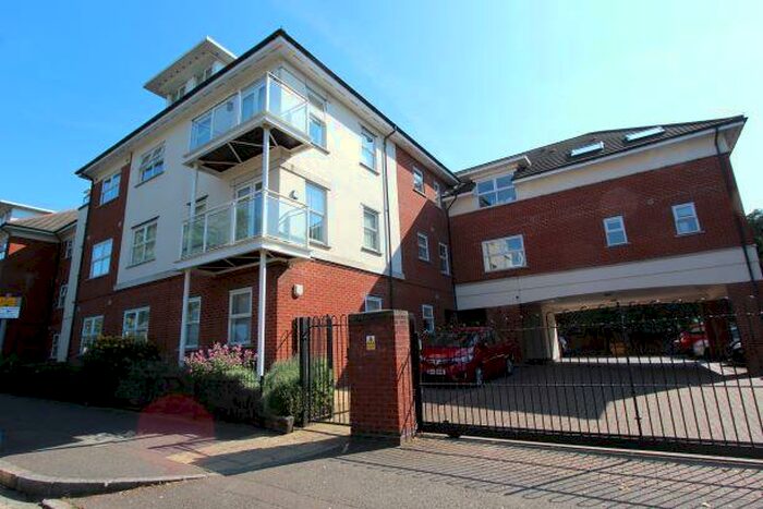 2 Bedroom Flat To Rent In Taverners Lodge, , Cockfosters Road, EN4