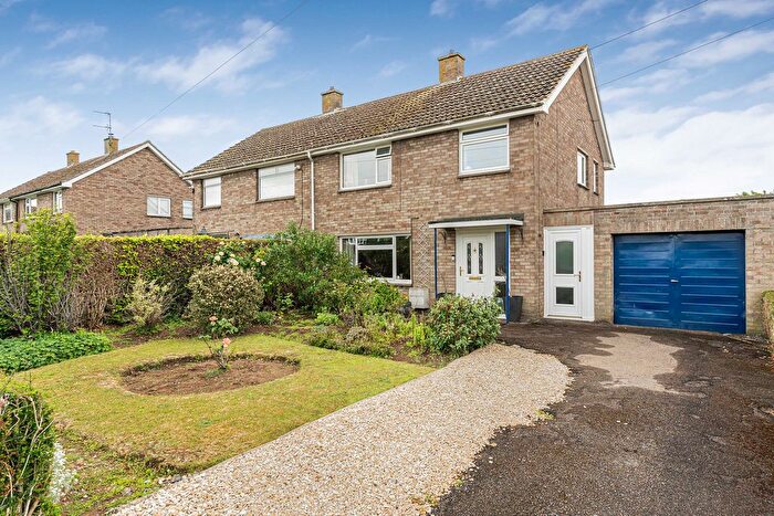 3 Bedroom Semi-Detached House For Sale In Sands Way, Benson, OX10