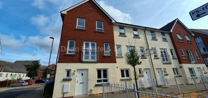 4 Bedroom Town House To Rent In Liberty Way, Poole, BH15
