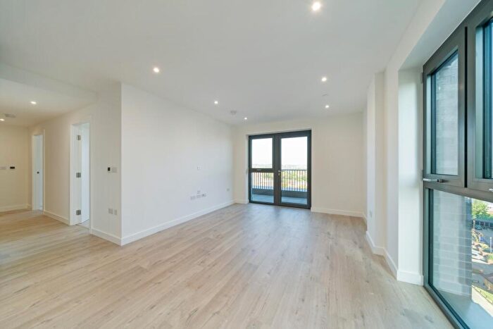 2 Bedroom Flat To Rent In Woodberry Grove London, N4