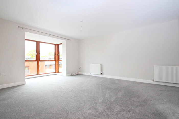 1 Bedroom Flat To Rent In Commonwealth Drive, Three Bridges, Crawley, RH10