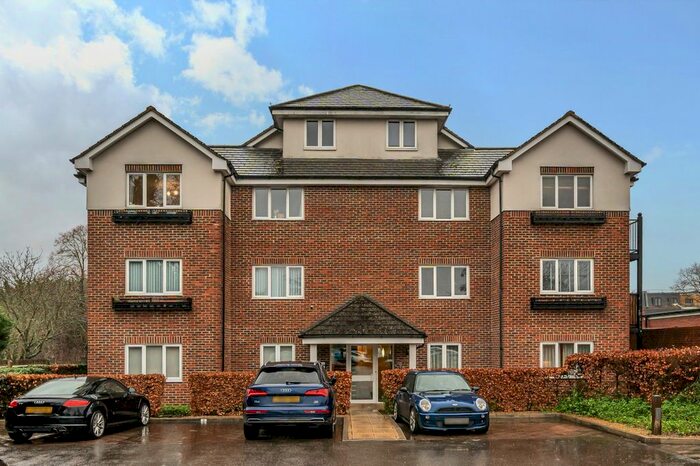 2 Bedroom Flat To Rent In Lincoln Court, Denham, Uxbridge, UB9
