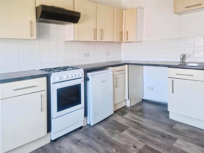 1 Bedroom Flat To Rent In Waverley Grove, Southsea, Hampshire, PO4