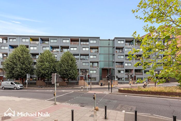 2 Bedroom Flat For Sale In Raines Court, Northwold Road, N16