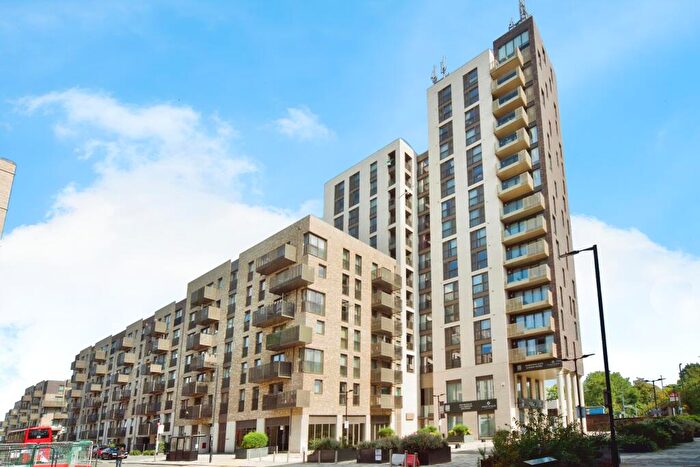 2 Bedroom Flat For Sale In Alma Road, Enfield, Middlesex, EN3