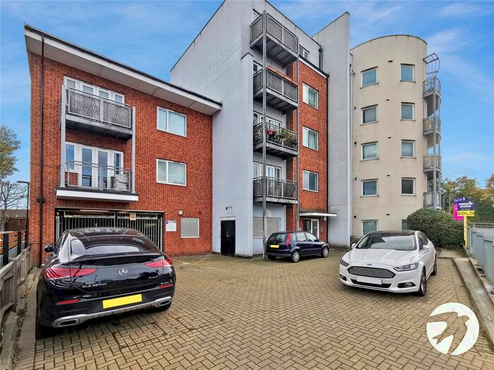 2 Bedroom Parking/garage To Rent In James Watt Way, Erith, DA8