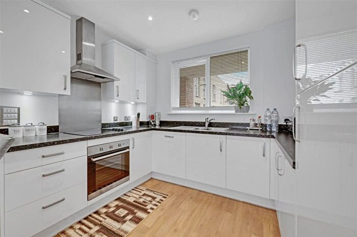 1 Bedroom Flat For Sale In Reynard Way, Brentford, TW8