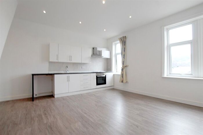 3 Bedroom Flat To Rent In A Keighley Road, Bingley, West Yorkshire, BD16