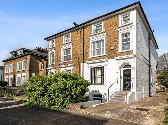 1 Bedroom Flat For Sale In King Charles Road, Surbiton, KT5