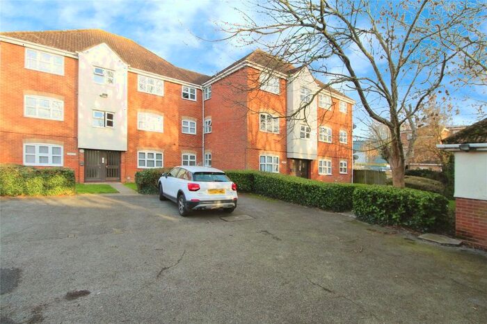 2 Bedroom Flat To Rent In Webbscroft Road, Dagenham, RM10