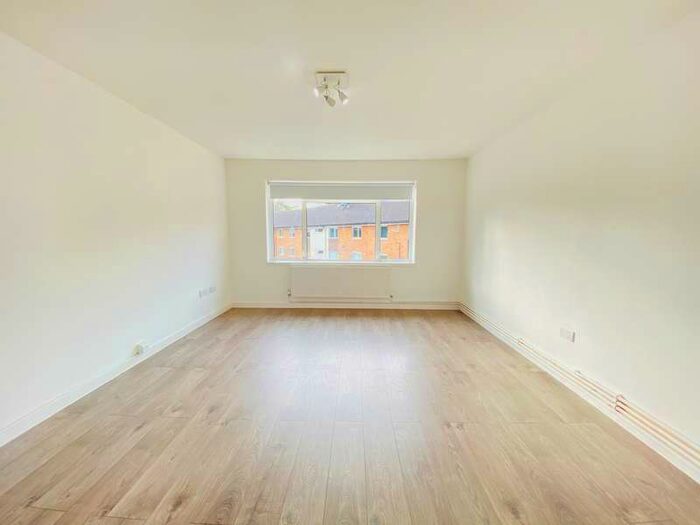 3 Bedroom Apartment To Rent In Bishops Court, CR0