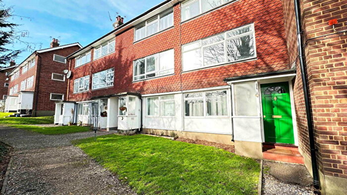 2 Bedroom Maisonette For Sale In Greenacre, Oakfield Lane, Dartford, DA1